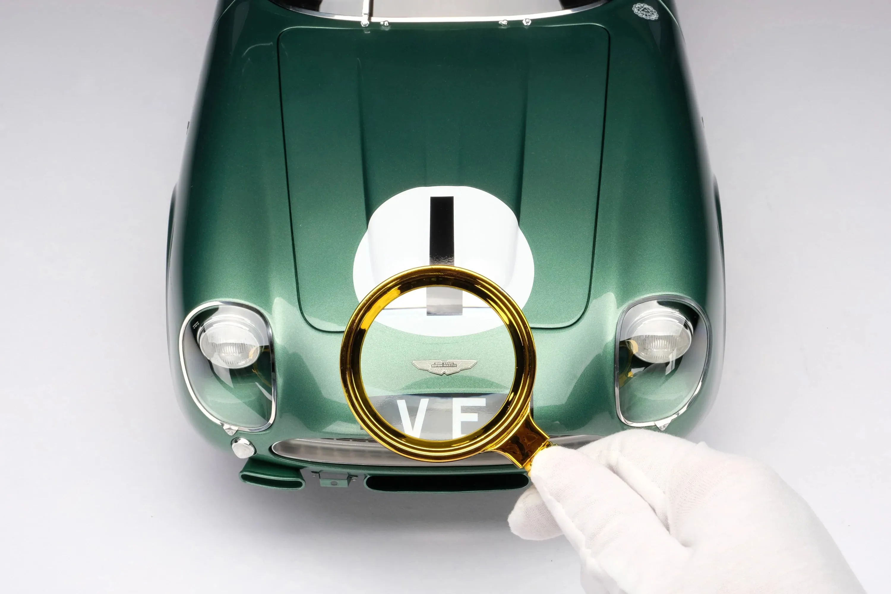 Amalgam Collection Aston Martin DB4 GT Zagato - 1961 Goodwood TT - Salvadori 1:8 Scale Model Car