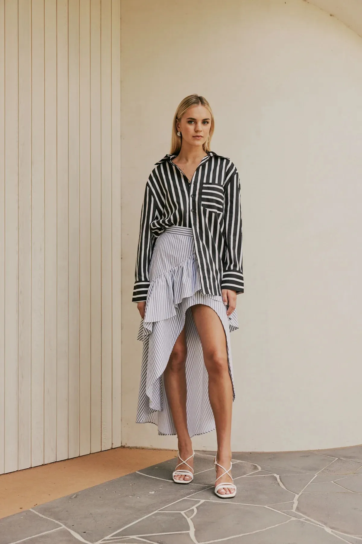 CURAAE By Elliatt Azalea Oversized Contrast Stripe Loose Shirt In Black & White