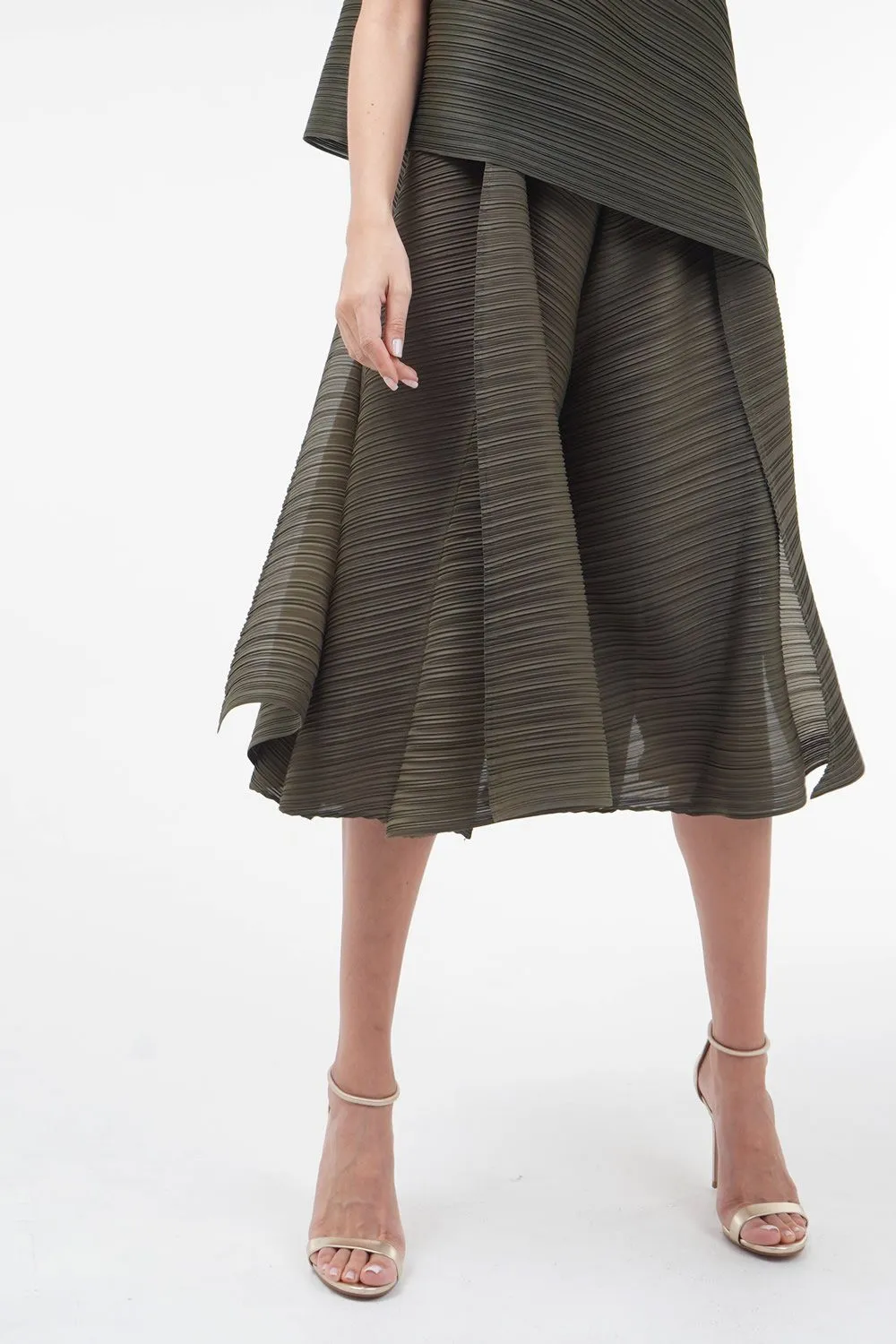 Patrizia Layered Pleated Pants with Three-Quarter Length