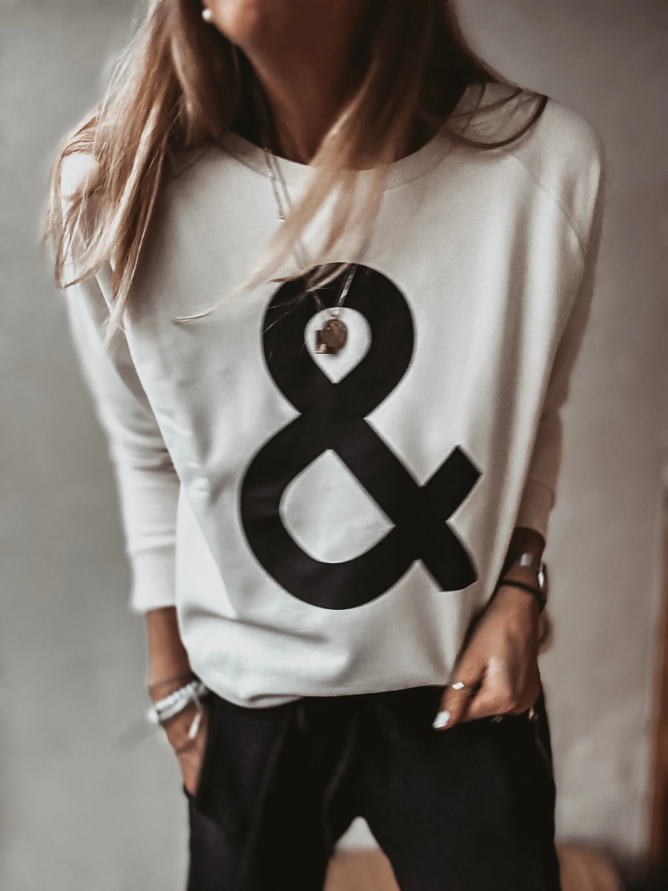 VINTAGE WHITE Ampersand sweatshirt *relaxed style* NEW